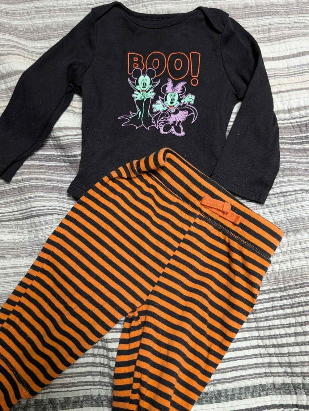 2/$12 Disney Mickey And  Minnie Mouse Halloween Set